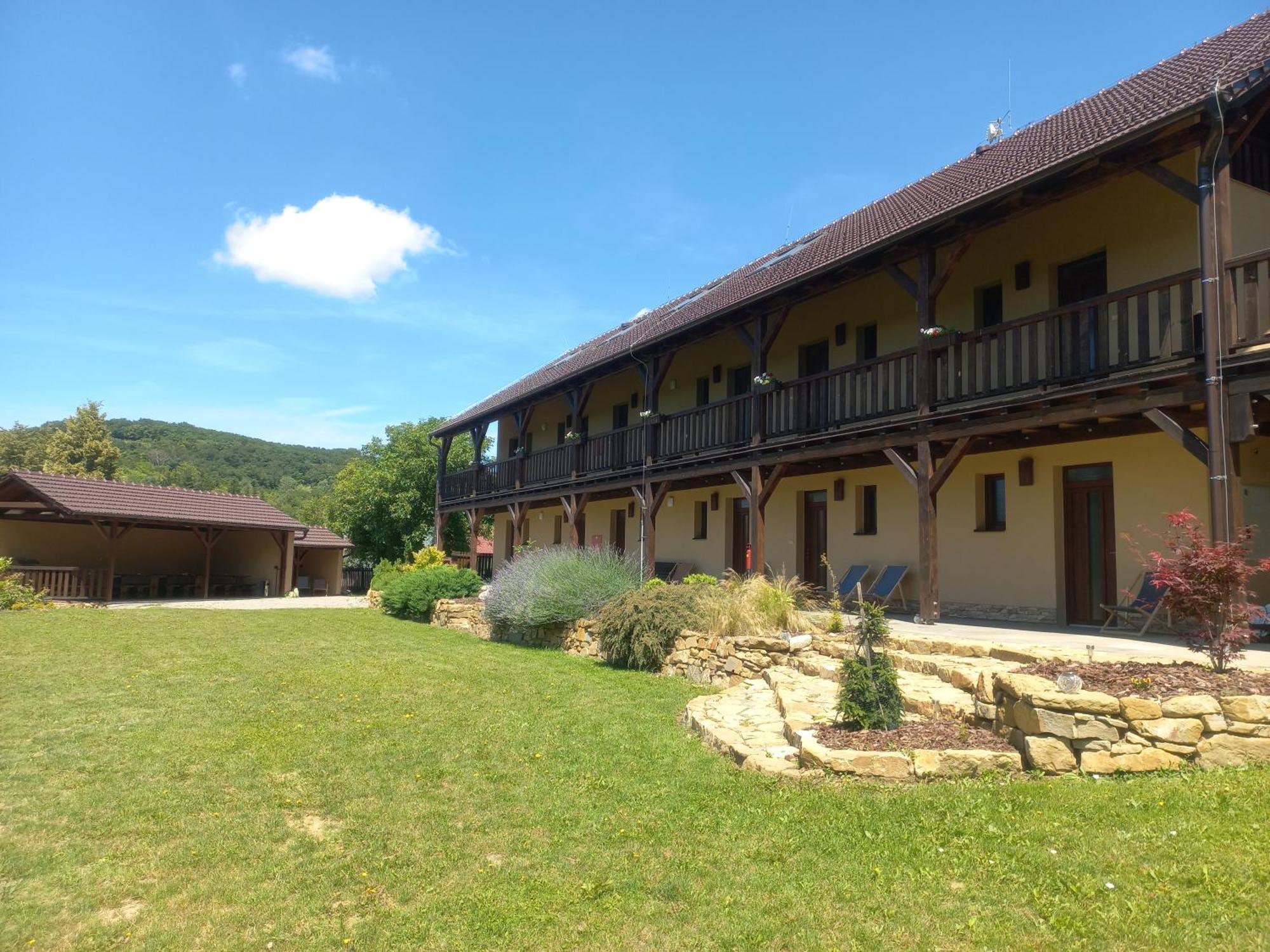 Penzion Ve Vinohradě Němčičky Exterior foto